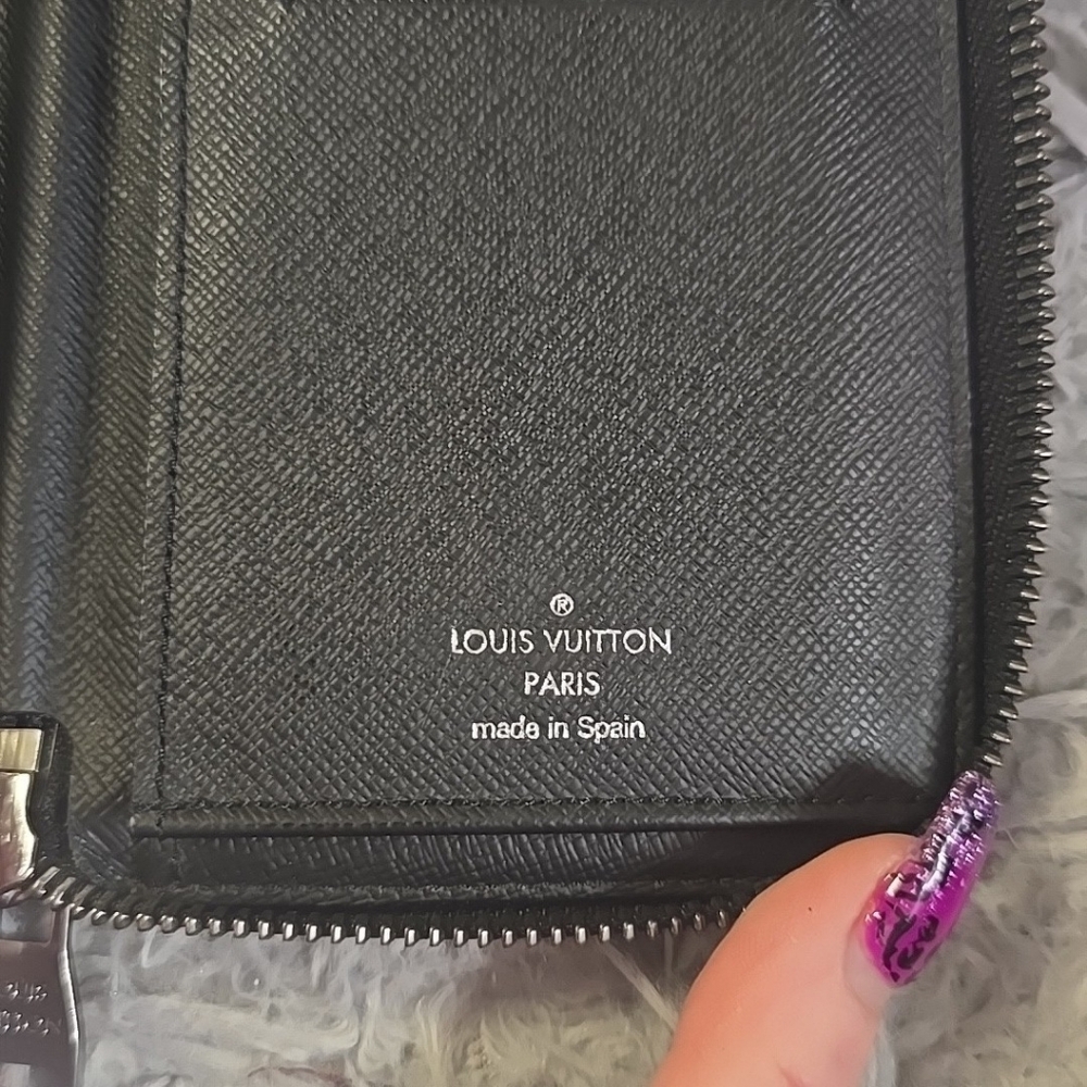 Louis Vuitton Mono Black & Gray Eclipse Vertical Zippy Long Wallet (EUC)COA🩶🖤 - Picture 3 of 13